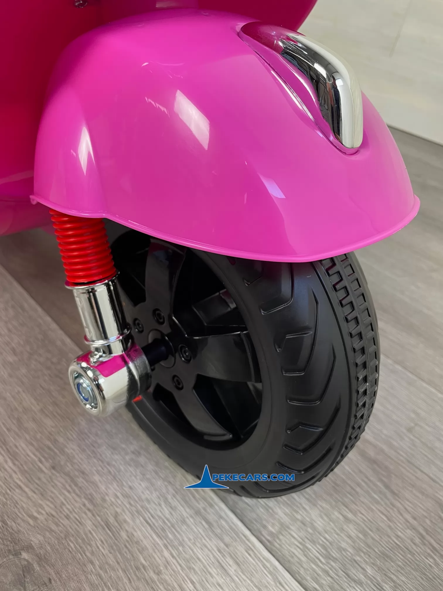 Moto Vespa GTS-S 12V rosa 3/4 rueda