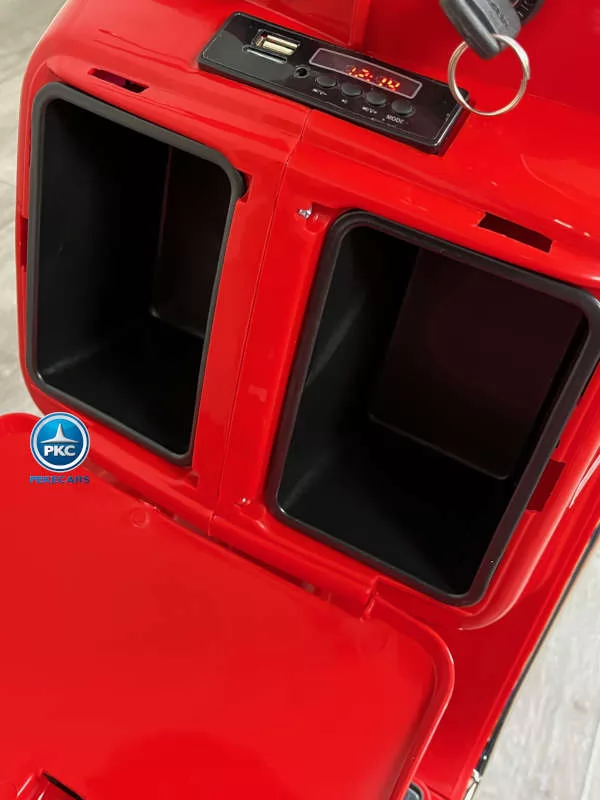 Moto electrica para niños Vespa Clasica Piaggio 12V Roja vista compartimento central