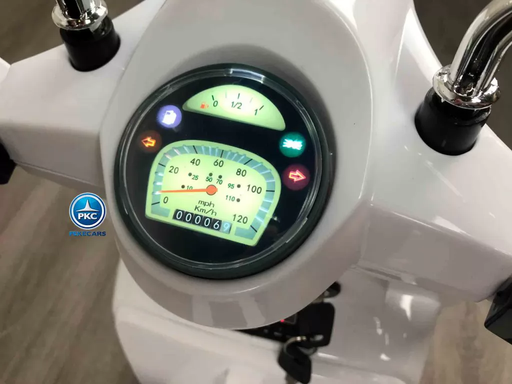 Moto electrica para niños Vespa Clasica Piaggio 12V Blanca vista manillar