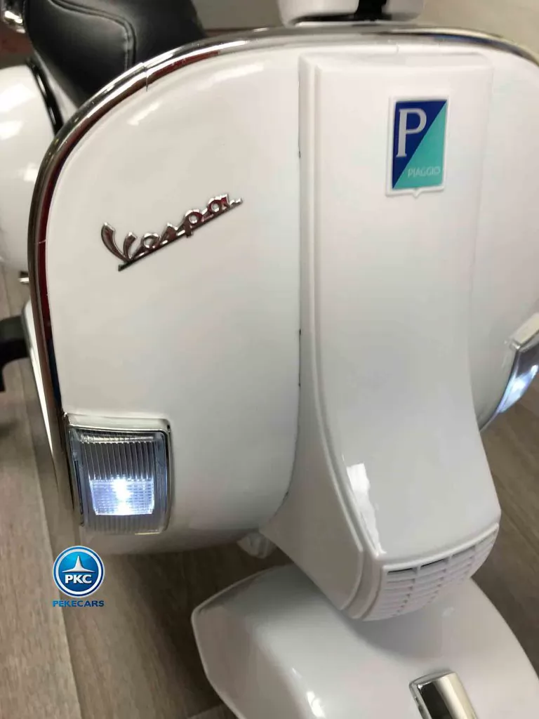 Moto electrica para niños Vespa Clasica Piaggio 12V Blanca vista delantera
