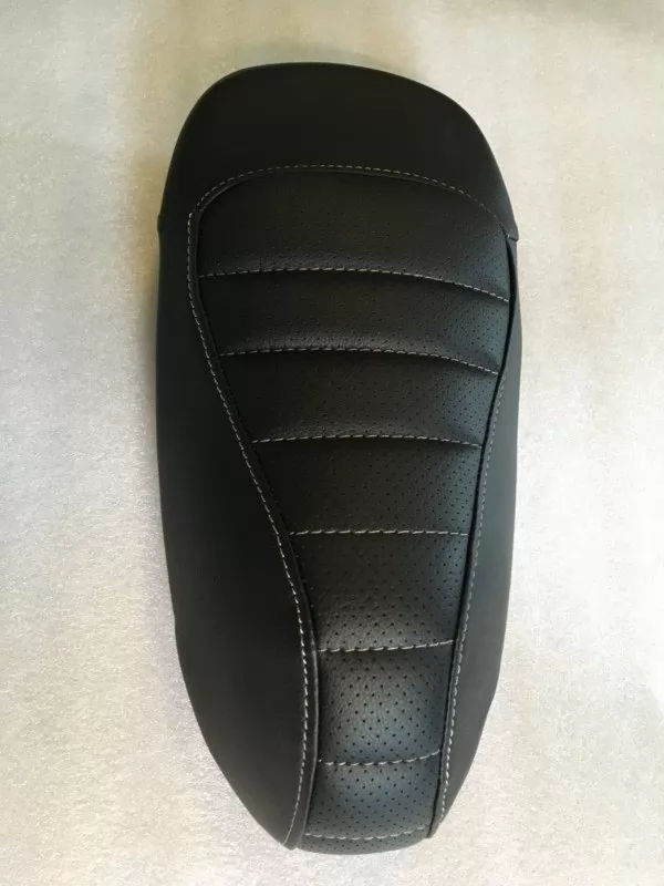 Vespa GTS Piaggio 12V Blanca asiento piel