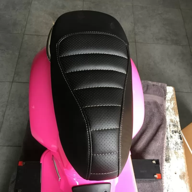 Vespa GTS Piaggio 12V rosa