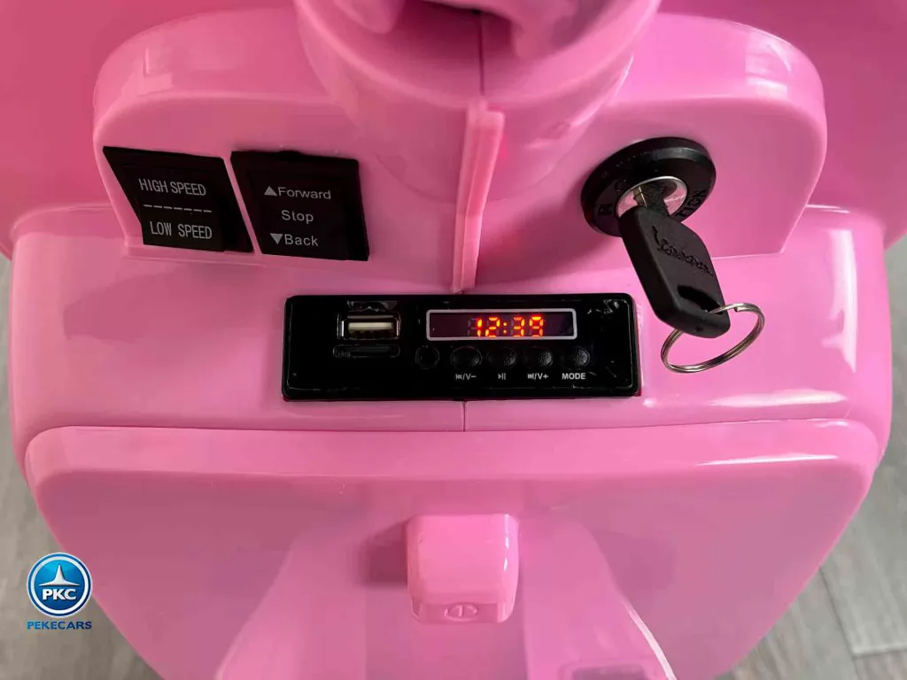 Moto electrica para niños Vespa Clasica Piaggio 12V Negra vista voltímetro y llave de arranque