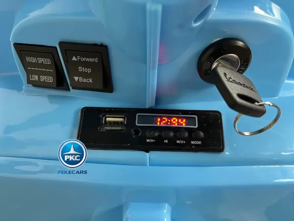 Moto electrica para niños Vespa Clasica Piaggio 12V Azul vista voltímetro y llave de arranque