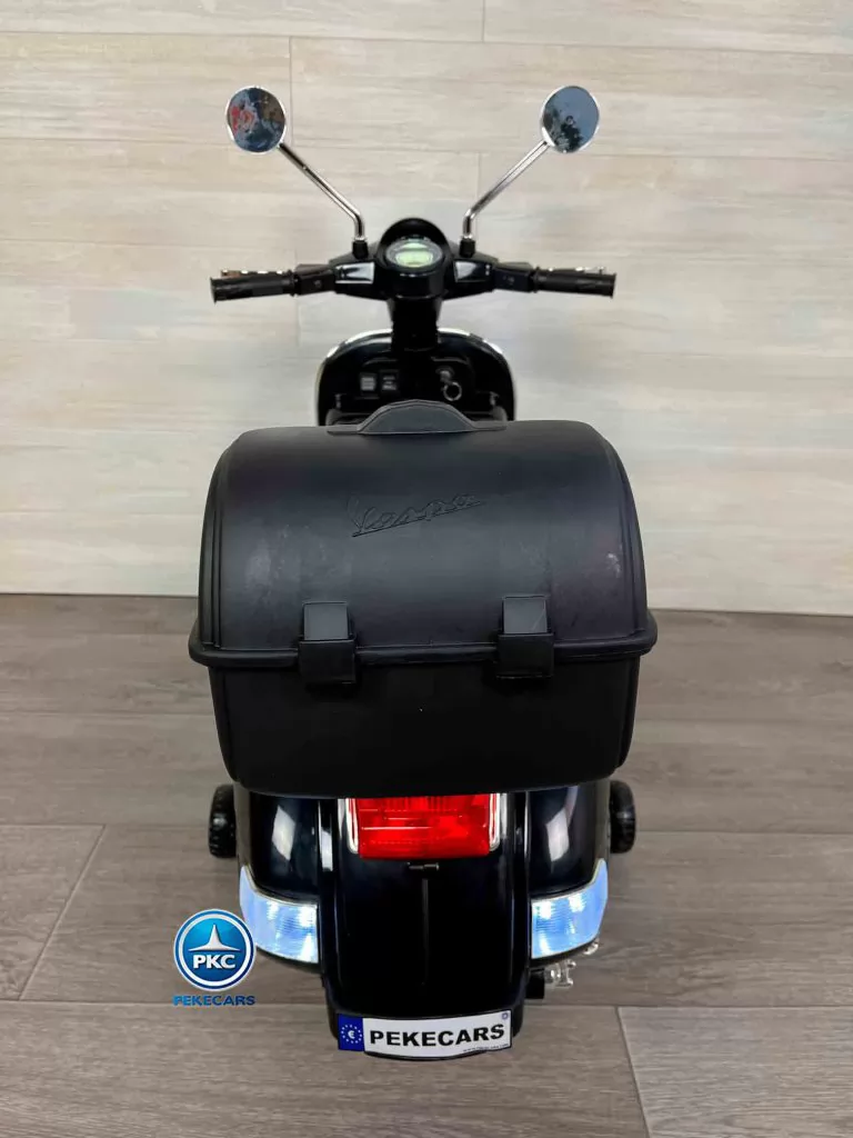 Moto electrica para niños Vespa Clasica Piaggio 12V Negra vista trasera