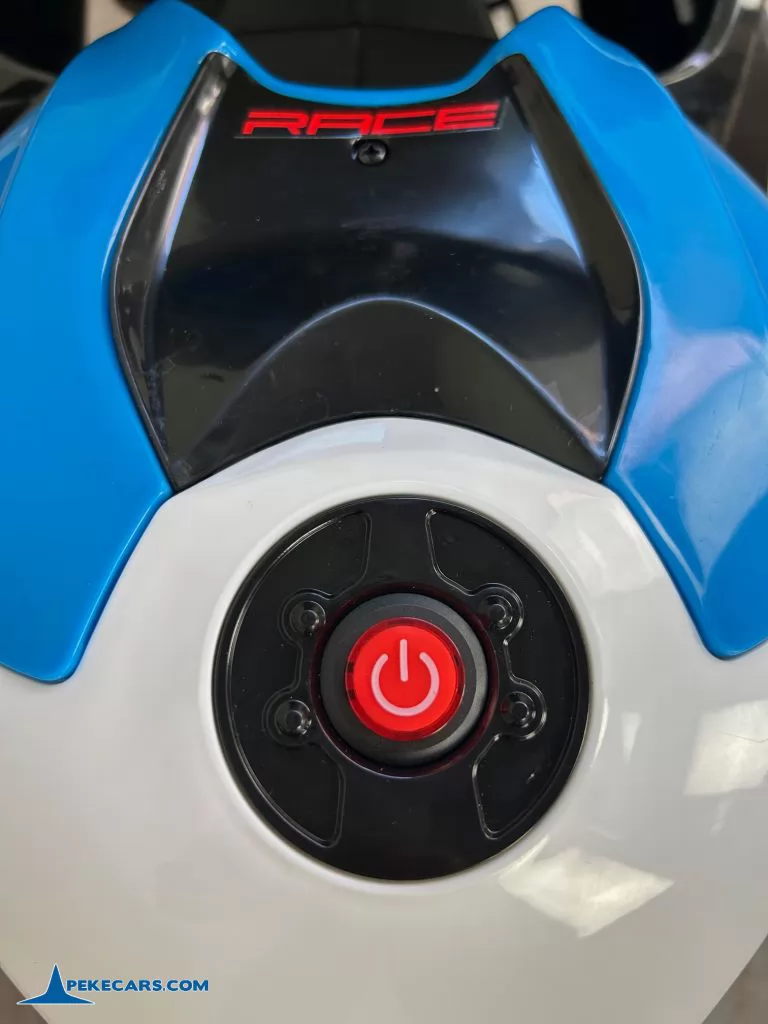 Moto eléctrica para niños BMW S1000RR BLANCA deposito y encendido
