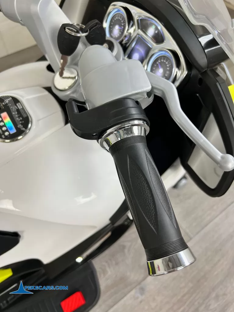 Moto electrica de policia 2 plazas verde puño acelerador