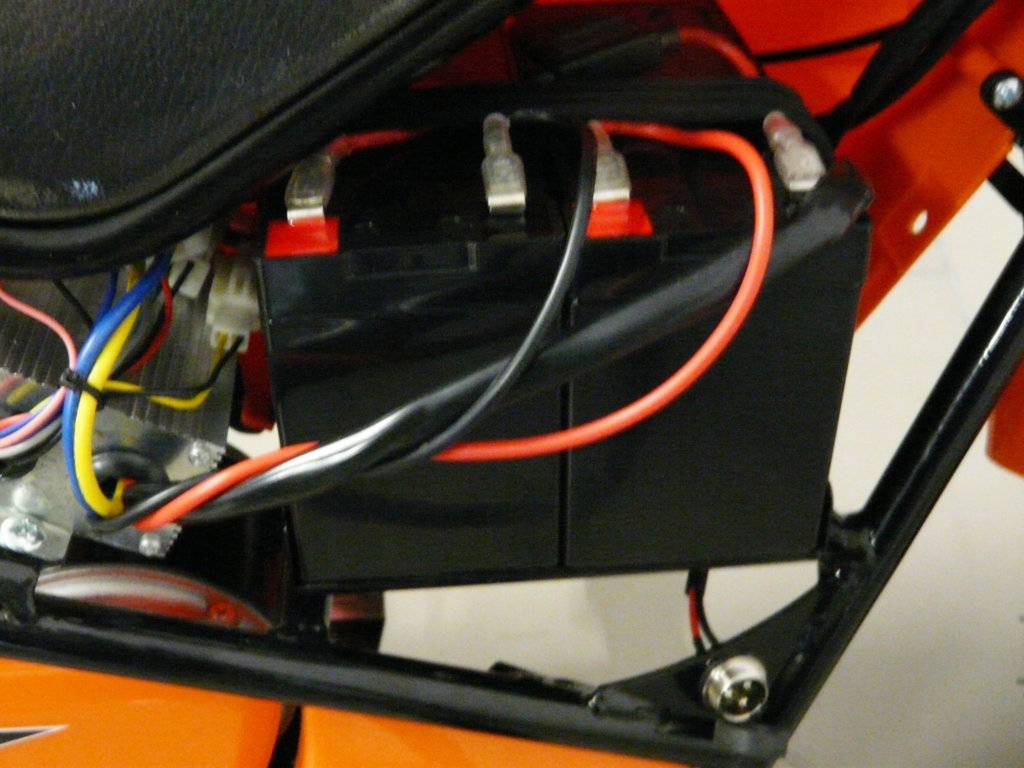 Moto electrica para niños Pekecars 24V 250W Rosa baterias