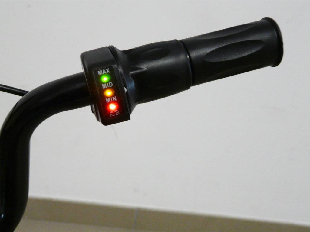 Moto electrica infantil Pekecars 24V 200W Rosa con indicador de bateria