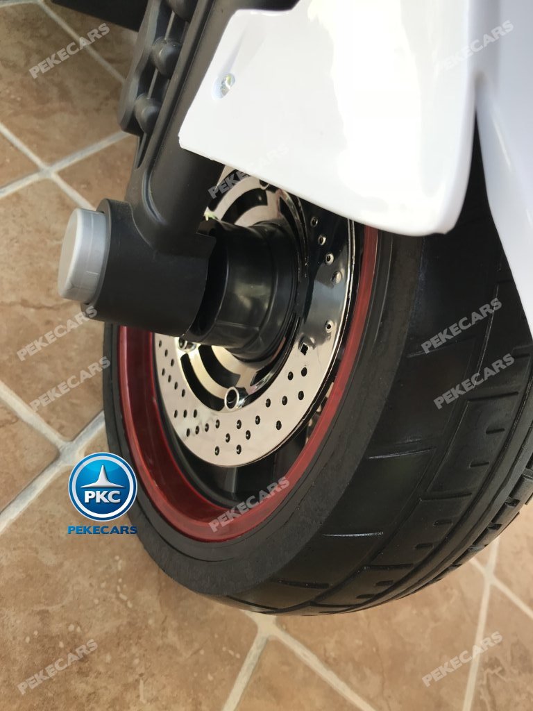 Moto BMW Style C 650 GT Blanca manillar