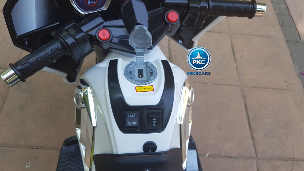 Moto electrica para niños de policia 12V Blanca toma de carga