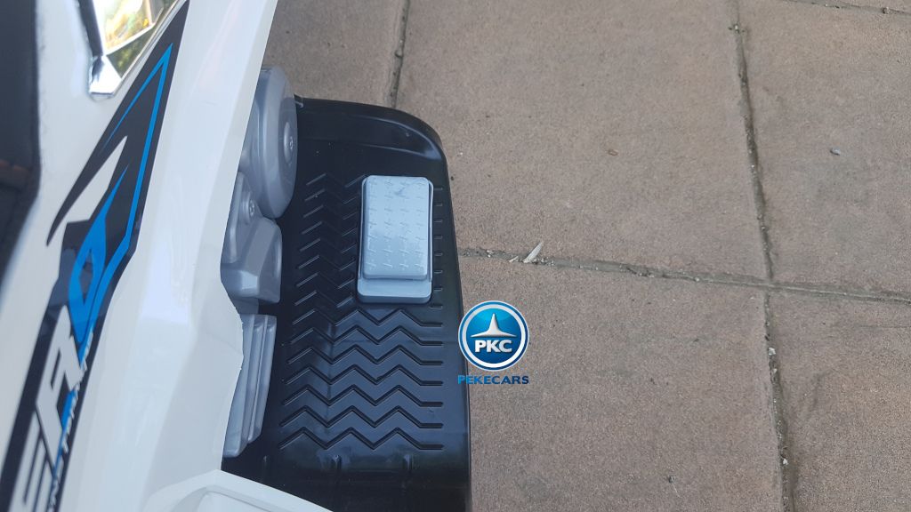 Moto electrica infantil de policia con pedal acelerador