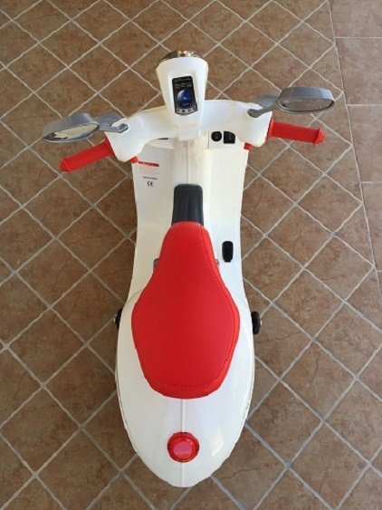 Vespa style 12V Blanca asiento acolchado en piel