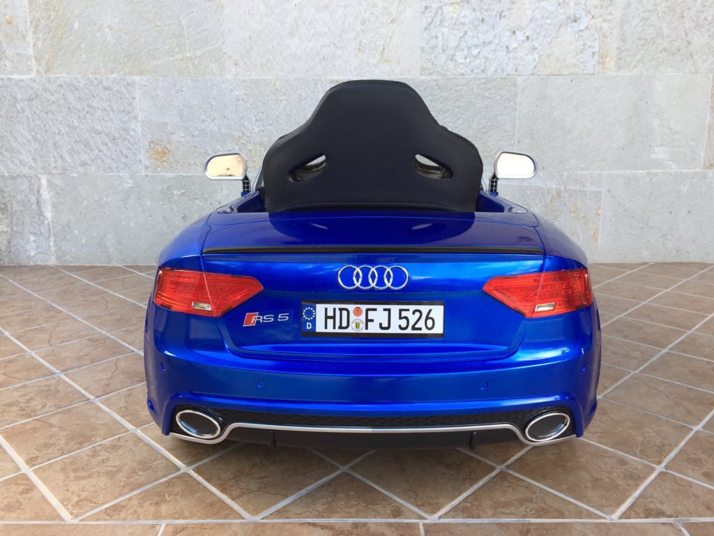 Audi Rs5 azul trasera