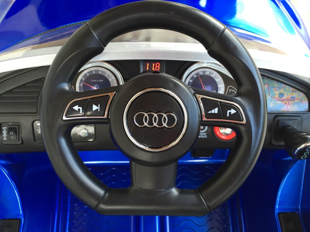 Audi Rs5 azul volante