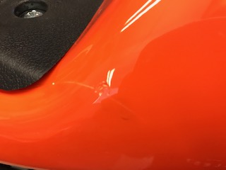 Moto ducati naranja desperfecto