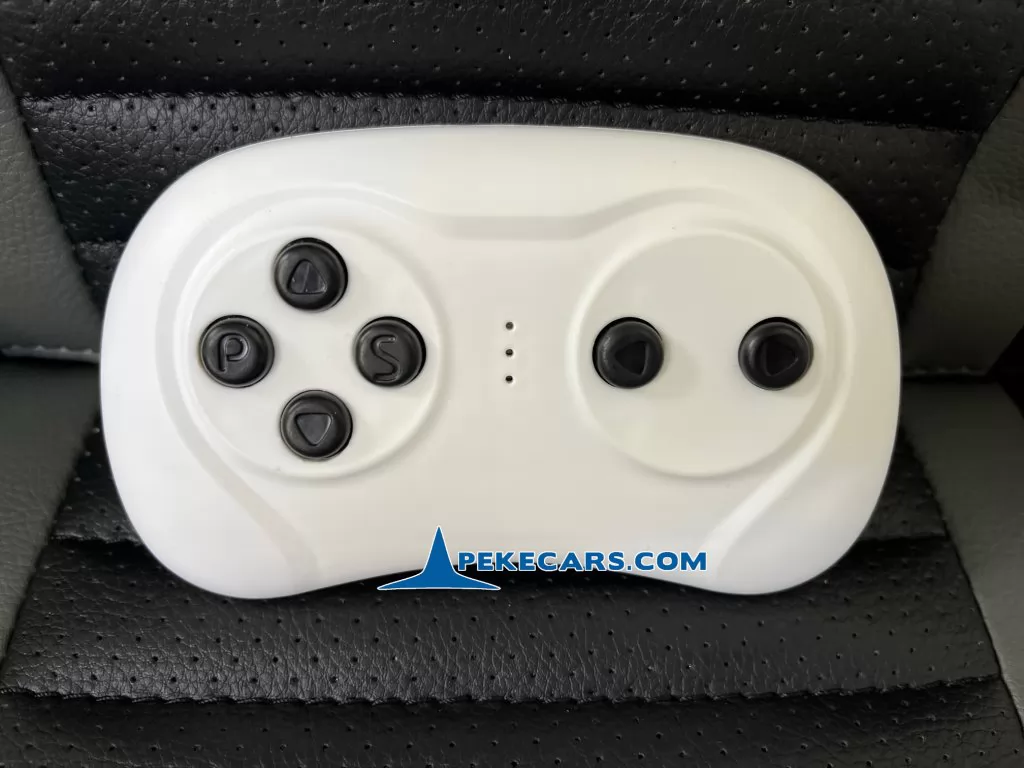 Jeep Mountain King 12V 2.4G Blanco con mando radiocontrol