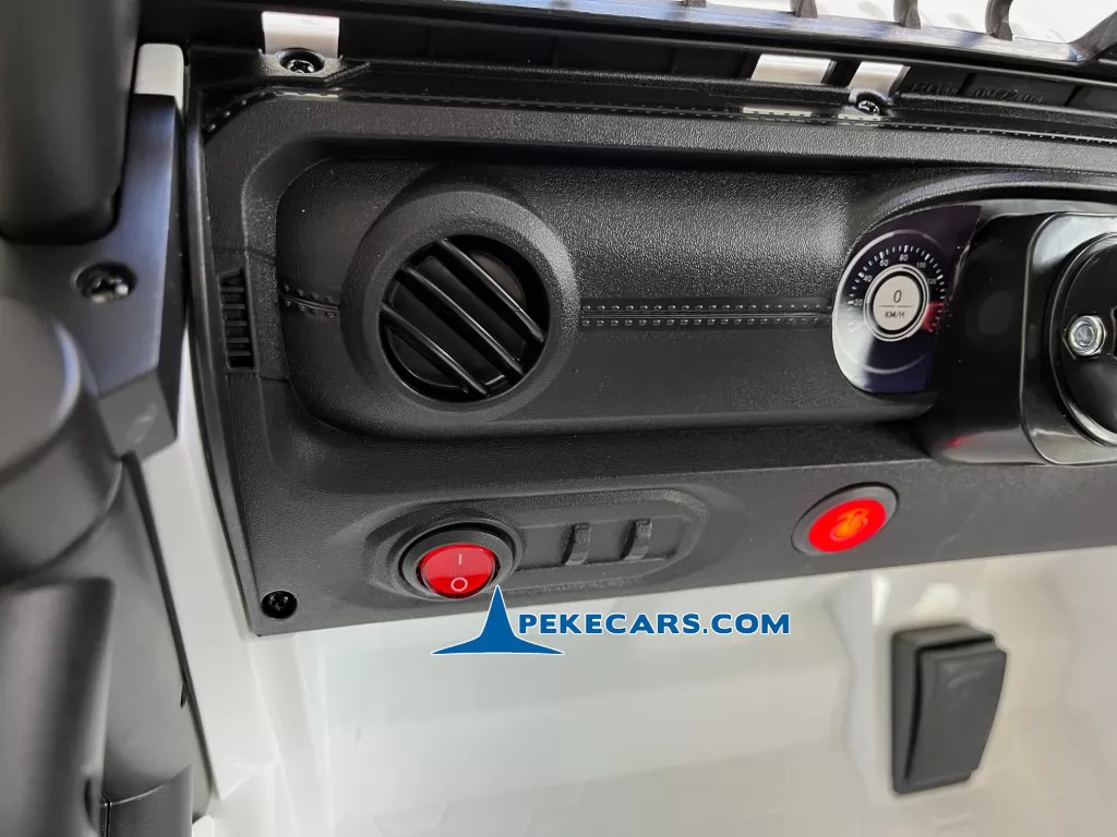 Jeep Mountain King 12V 2.4G Blanco