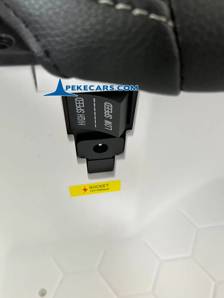 Jeep Mountain King 12V 2.4G Blanco toma de carga