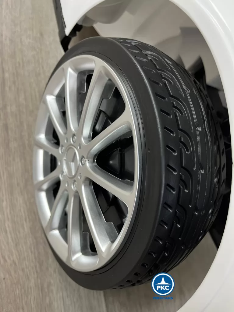 Coche eléctrico para niños mercedes GLA45 Blanco