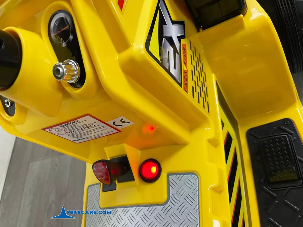 Tractor Eléctrico Peketrac 1005 12V 2.4G Amarillo palancas de control