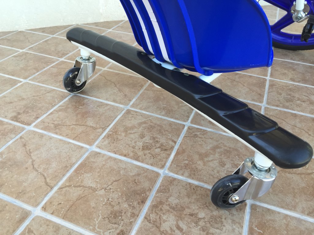 Triciclo 360º Pekecars Azul detalle ruedines