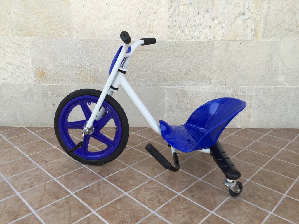 Triciclo Pekecars 360º con Chispas Azul Lateral