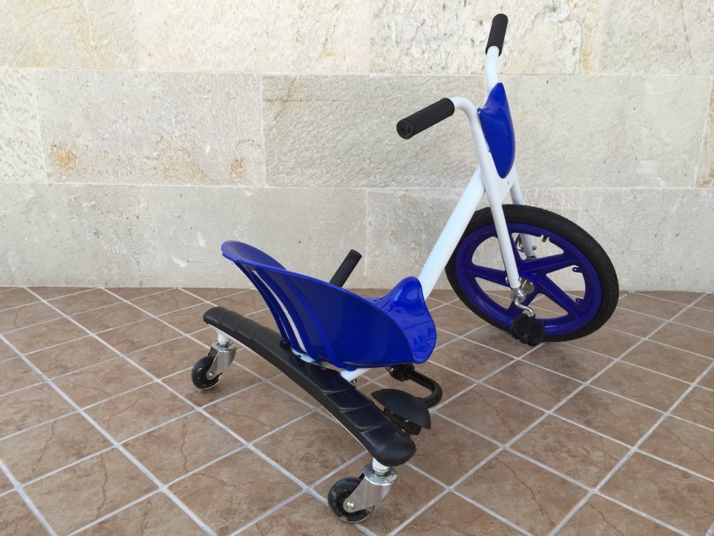 Triciclo Pekecars 360º con Chispas Azul atras invertido