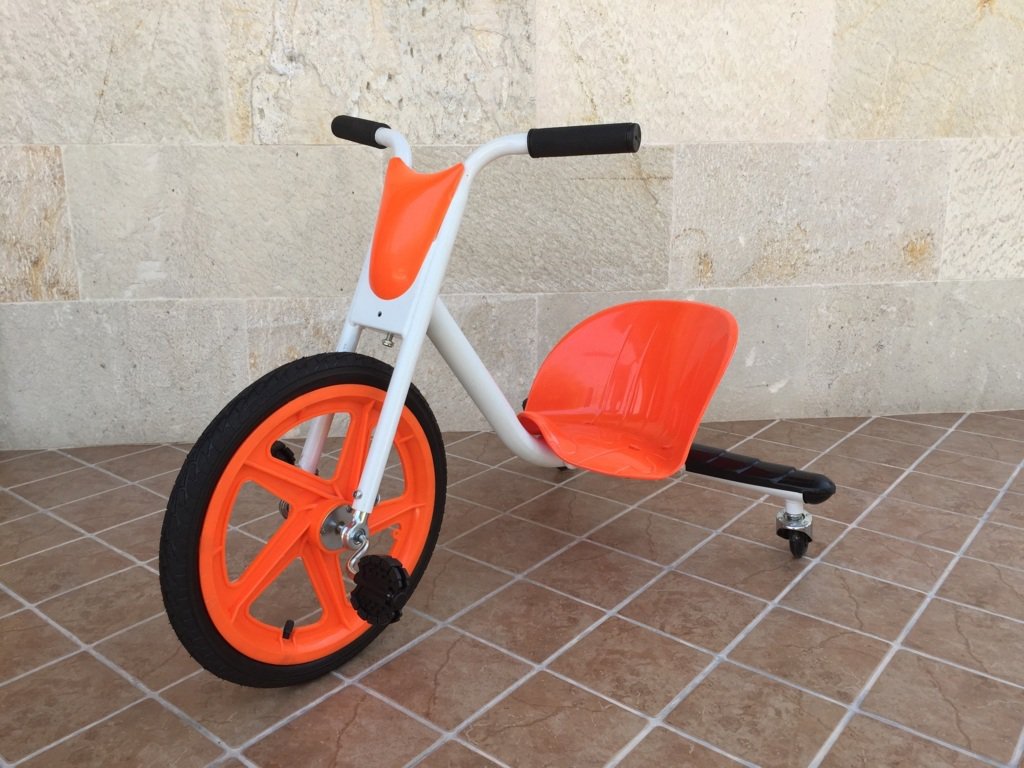 Triciclo 360º Pekecars Naranja perspectiva