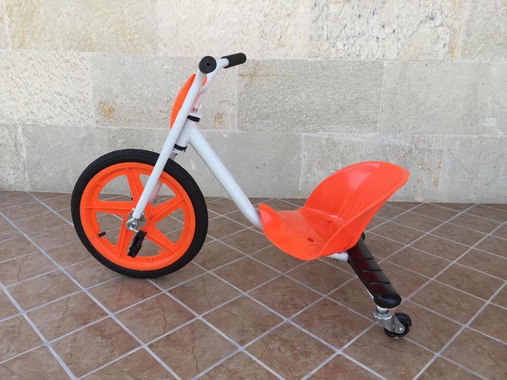 Triciclo 360º Pekecars Naranja lateral invertido