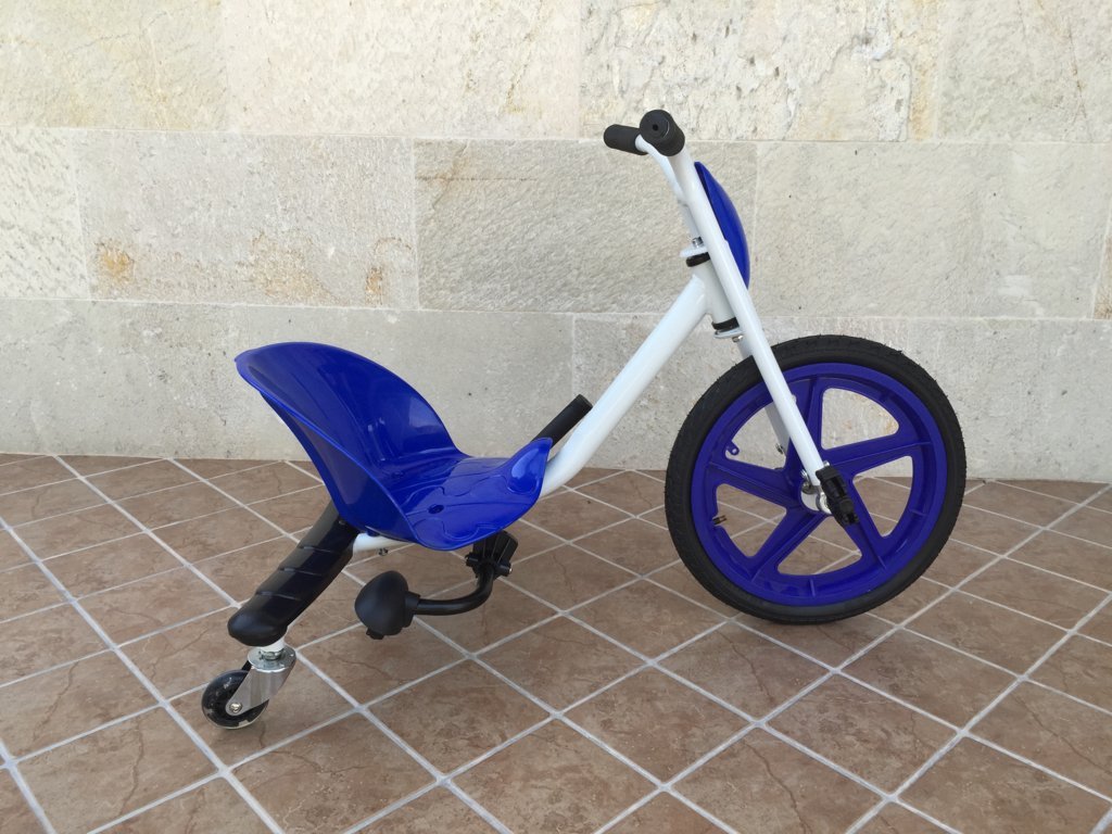 Triciclo Pekecars 360º con Chispas Azul lateral invertido