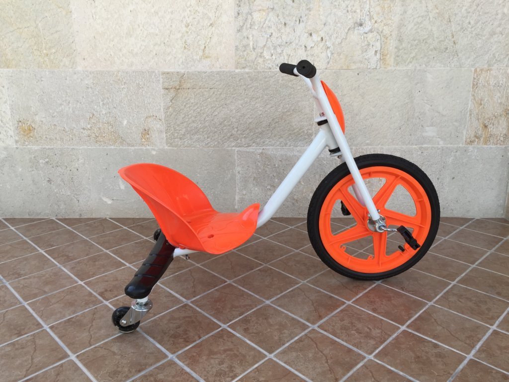 Triciclo 360º Pekecars Naranja lateral