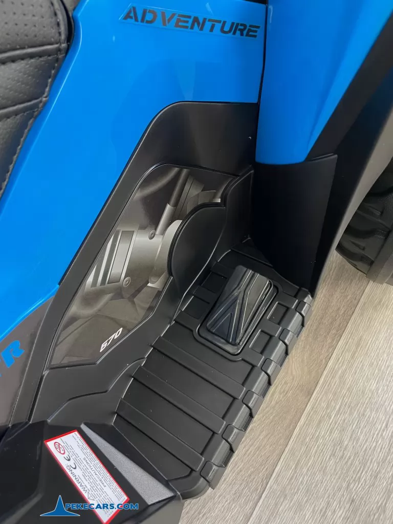 Quad Eléctrico ATR 12V 2.4G Azul reposapies