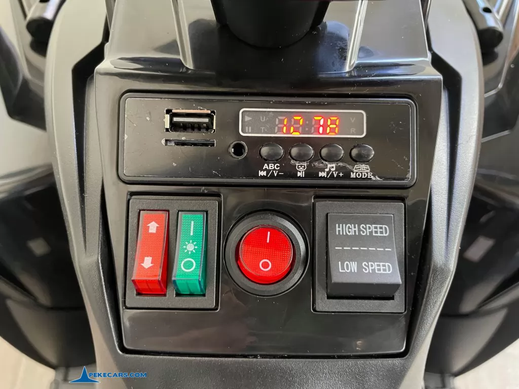 Quad Eléctrico ATR 12V 2.4G Negro panel de control