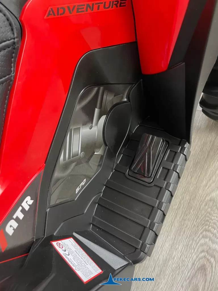 Quad Eléctrico ATR 12V 2.4G Rojo pedal de acelerador