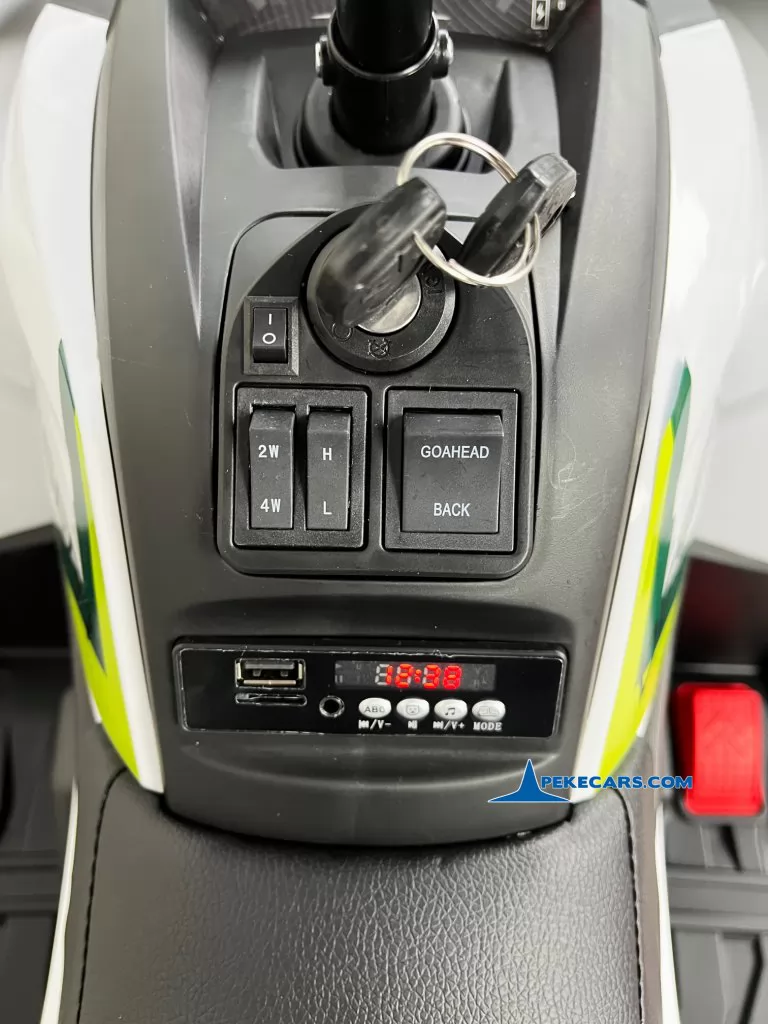 Quad Eléctrico Desert 12V 2.4G Blanco detalle botonera
