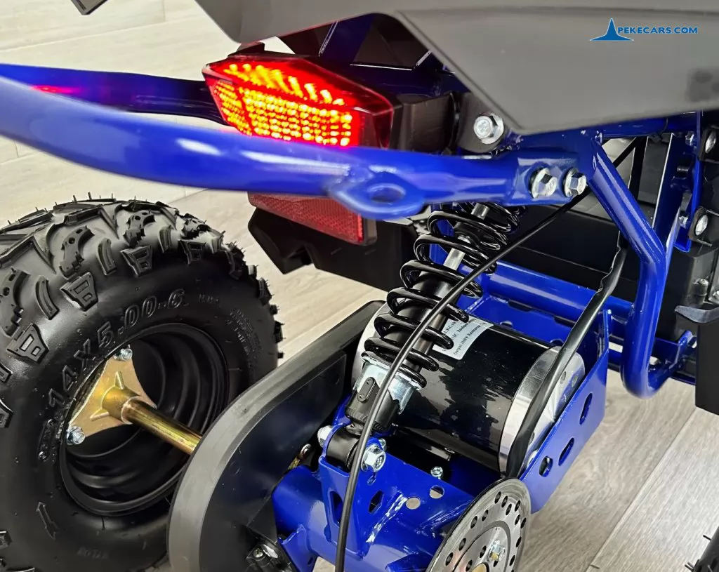 Quad Avenger 48V 1000W Azul luz trasera