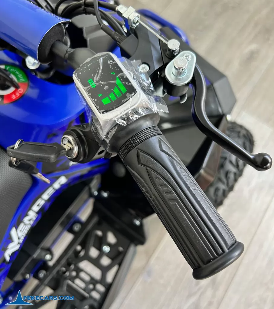 Quad Avenger 48V 1000W Azul puño aceleracion