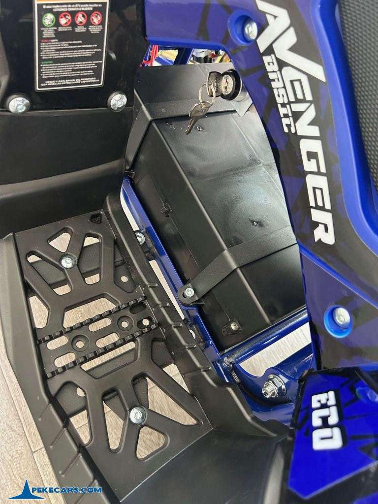 Quad Avenger 48V 1000W Azul para niños reposapiés