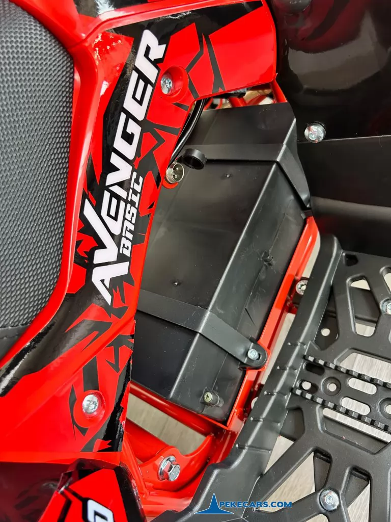 Quad Avenger 48V 1000W Rojo bateria