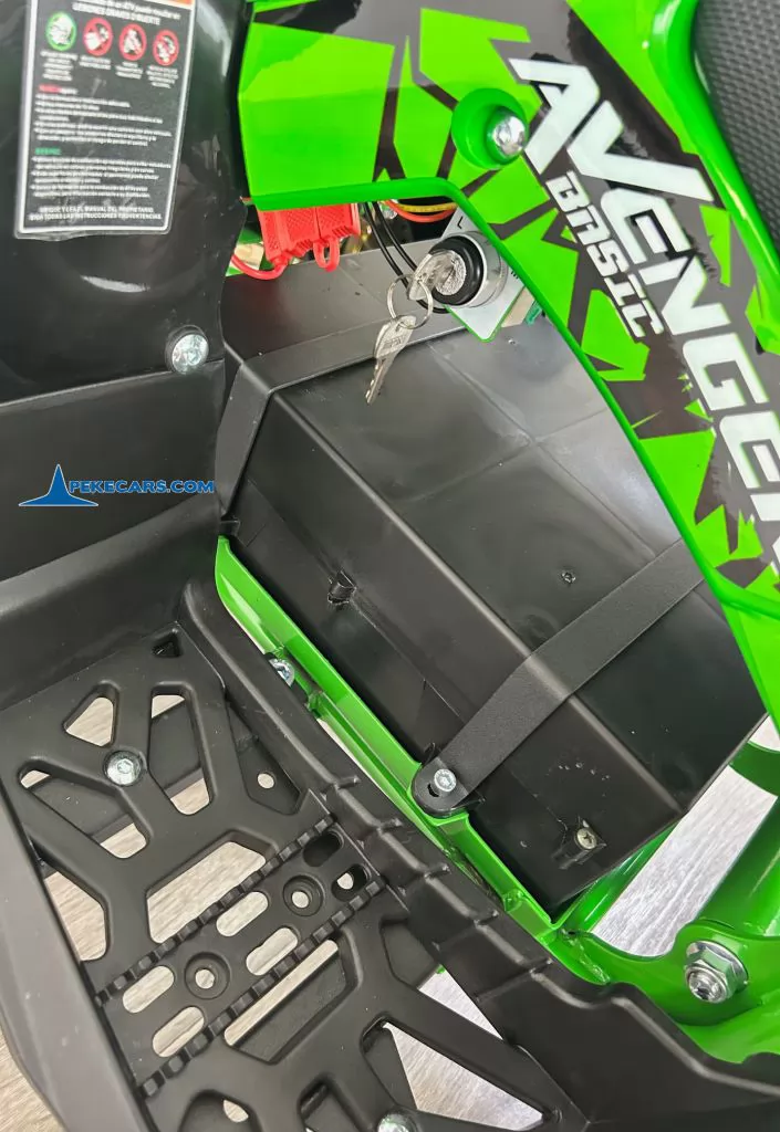 Quad Avenger 48V 1000W Verde reposapiés