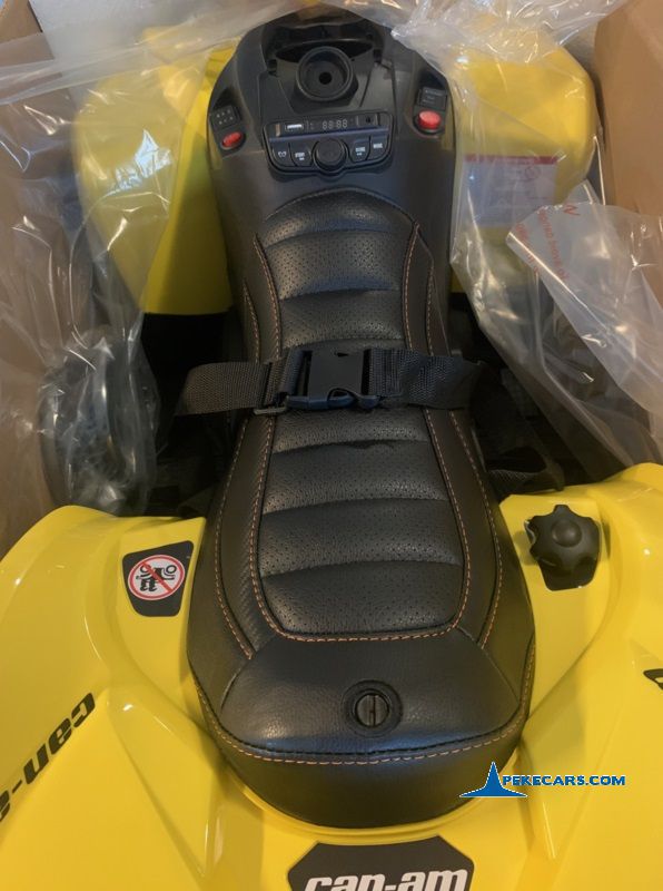 quad CAN-AM Maverick 12V amarillo
