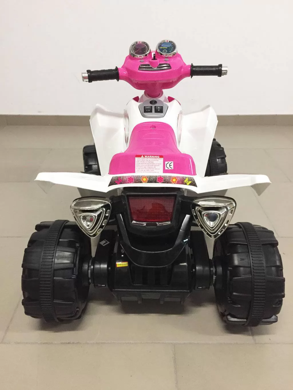 Quad eléctrico infantil Pekecars doble velocidad Rosa frontal