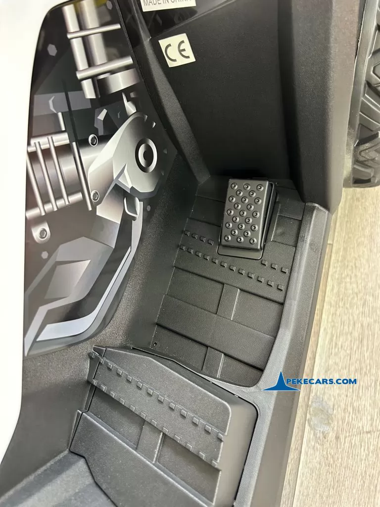 Quad Eléctrico XT-SPEED 24V Blanco pedal aceleracion