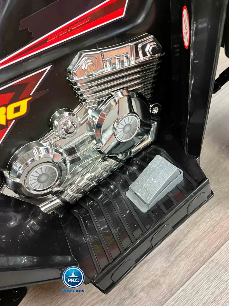 Quad eléctrico infantil Pekecars doble velocidad Negro vista pedal de freno