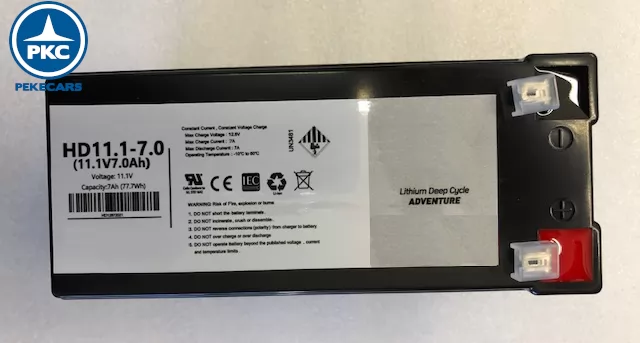 Batería Litio Ión (NMC) 12V + Cargador 12V parte arriba batería