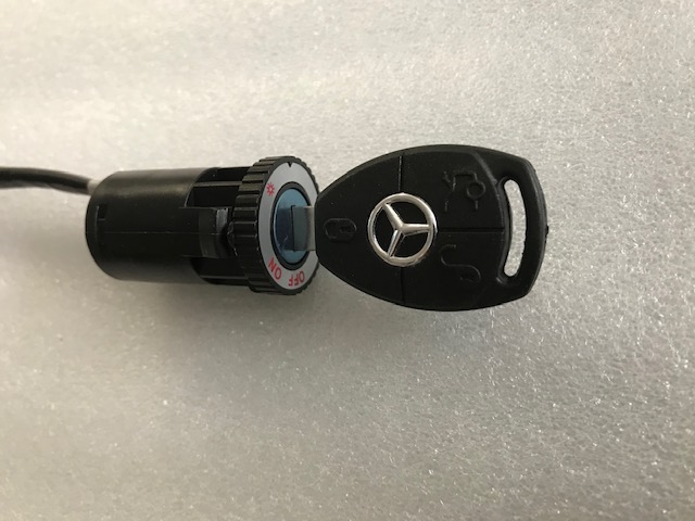 Bombin y llave para coche eléctrico para niños