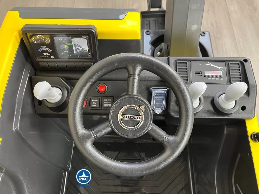 tractor de bateria excavadora volvo amarilla