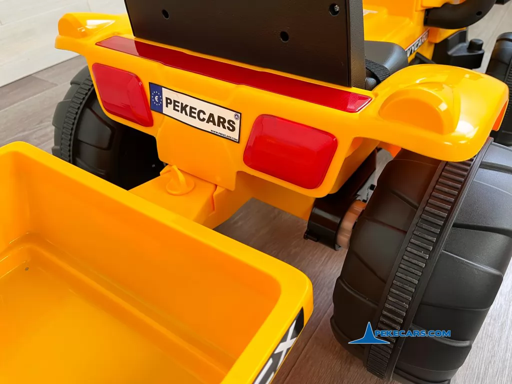 Tractor Electrico Peketrac 3100 12V 2.4G Amarillo detalle remolque