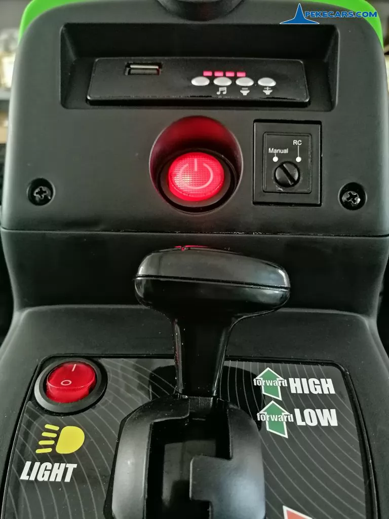 Tractor Eléctrico Peketrac 5100 12V Rojo salpicadero